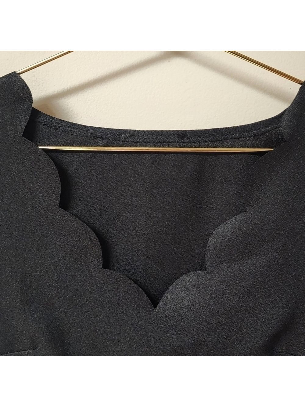 Scallop V-neck Lace Sleeve Black Top Small - New Without Tags - Picture 4 of 8